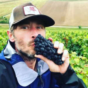 Henri Dosnon kissing Grape